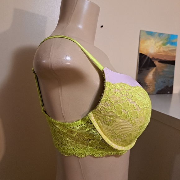 🚨Bundle Alert🚨 2 VS push up bras 36D - Picture 5 of 10
